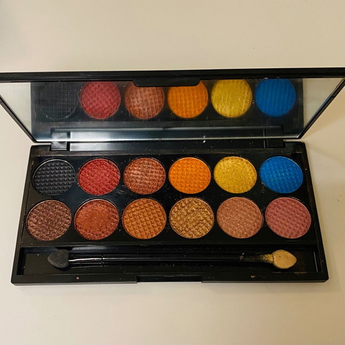 Sleek eyeshadow palettes like new, set of 6