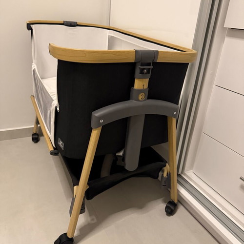 Cangaroo baby cot like new