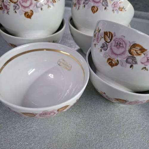 Set of 7 vintage porcelain bowls like new with roses