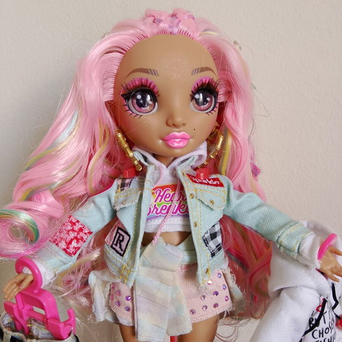 Rainbow High Kia Hart Special Edition fashion doll, complete set