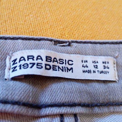 Denim jean Zara like new with floral design, elastic fit