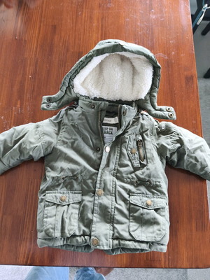 Baby coat like new, for 3 to 9 months