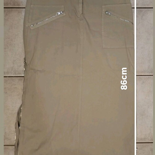 Beige skirt used with zippers on right and left size L