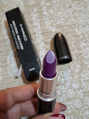 Κραγιόν MAC καινούργιο στην απόχρωση Heroine