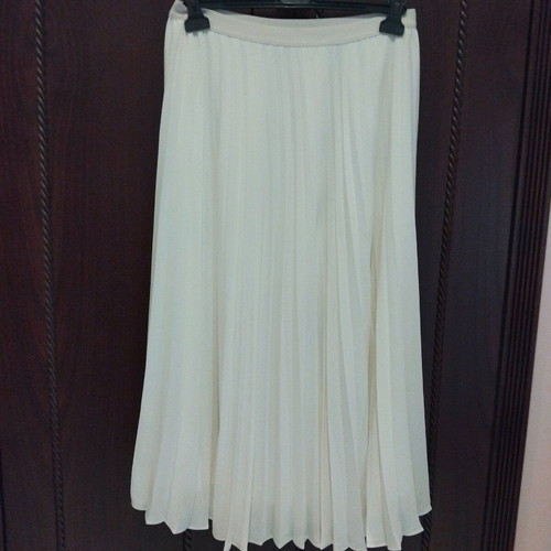 Pleated skirt ecru like new with elastic waist, length 91 cm