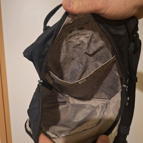 Pacsafe men's bag used with antitheft and RFID protection