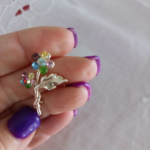 Vintage flower brooch with multicolored rhinestones like new