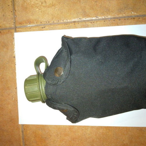 E.S. water canteen used with black case and aluminum cup