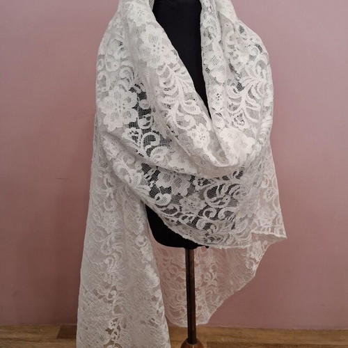Δαντελένιο σάλι λευκό floral print σαν καινούργιο