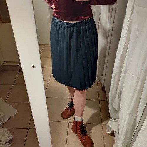 Crist pleated skirt like new, navy blue, size M/L