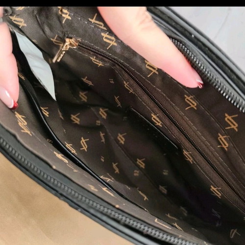 Verde shoulder bag like new, black with gold details