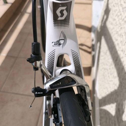 Scott Foil 10 Road Bike 2013 like new, size Small, with Shimano Dura Ace wheels
