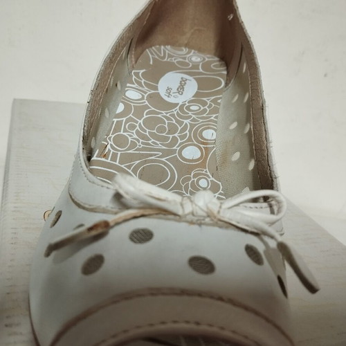 Boxer soft women's beige pearl leather pumps size 39 like new