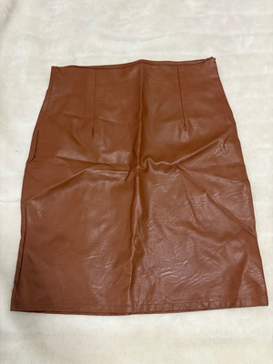 Brown leatherette skirt like new, size M-L