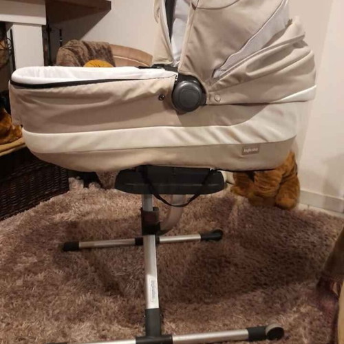 Inglesina bassinet like new with base and Greco Strom mattresses