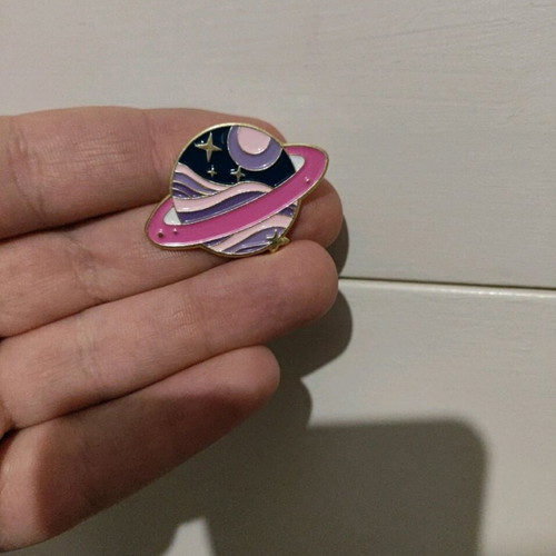 Planet Pin like new