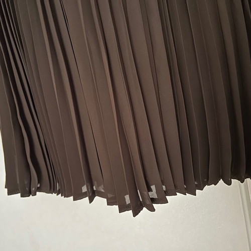 BENETTON pleated thin skirt, with lining, brown color, size 42 (M), thin and lightweight.