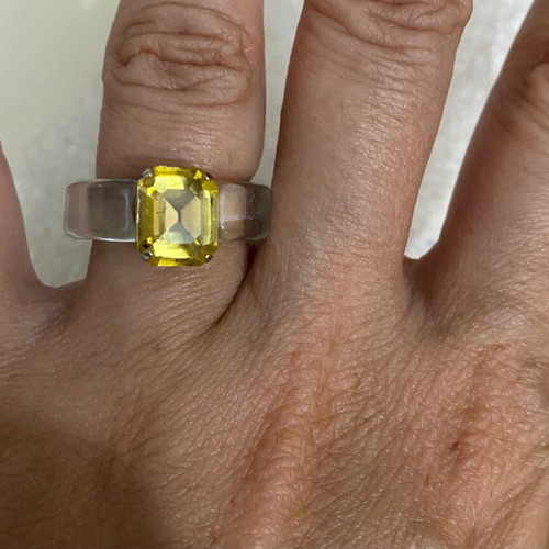 Monopetro plastic ring with yellow stone 18 mm new