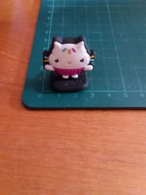 Το Μαγικό Σπίτι της Γκάμπι Cakey Cat διακοσμητικό charm για υποδήματα