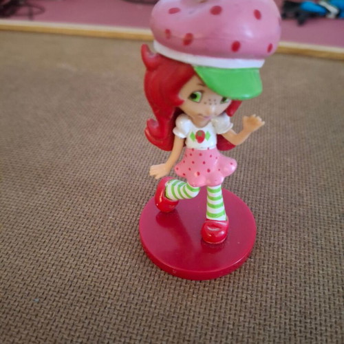 Strawberry Shortcake figure like new, height 7cm