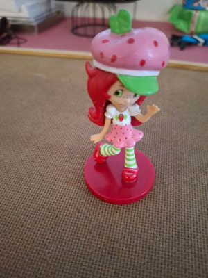 Strawberry Shortcake figure like new, height 7cm