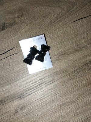 Bow earrings new, black