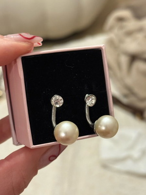 Stainless steel earrings like new with diamond and silver pearl