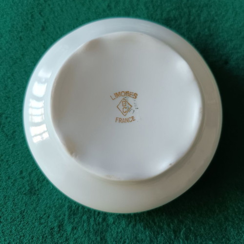 Vintage Limoges bonbonniere like new, porcelain jewelry box