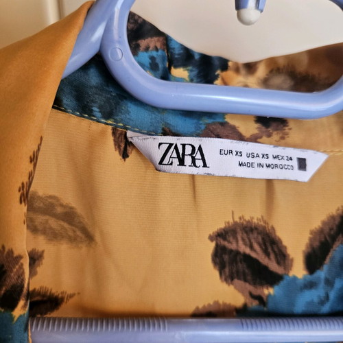 Πουκάμισο Zara floral σαν καινούργιο, μέγεθος XS, κίτρινο με μπλε σχέδιο
