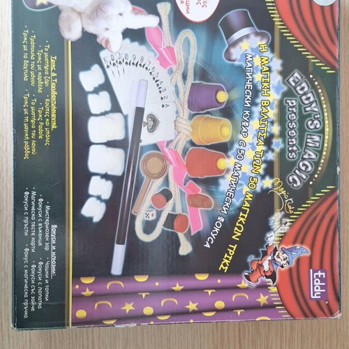 Magic suitcase with 50 magic tricks like new