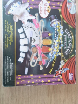 Magic suitcase with 50 magic tricks like new