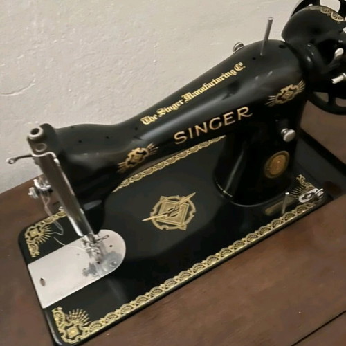 Singer sewing machine with table like new