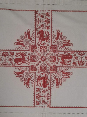 Tablecloth with deer design new, rustic etamine 95x95cm