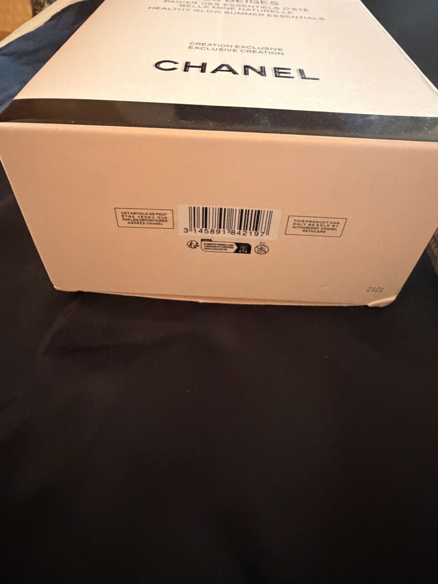 Chanel Les Beiges Beauty Case limited… - € 165,00 - Vendora.cy