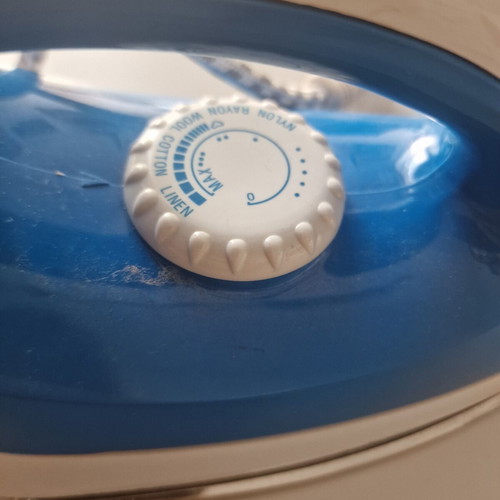 Home Tech Blue Line iron used, simple model