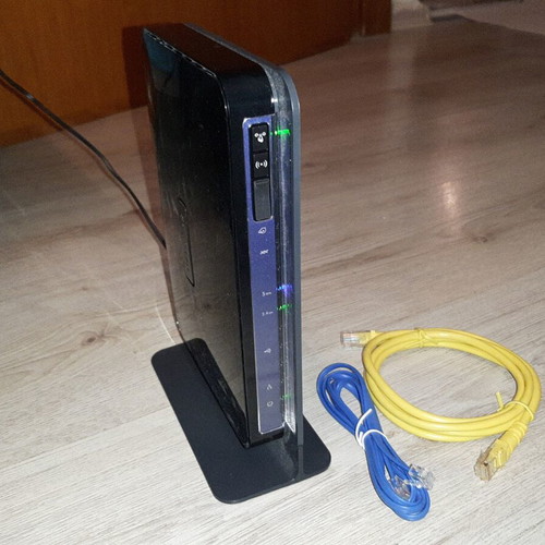 Netgear DGND3700v2 N600 ADSL Modem Router like new with cables