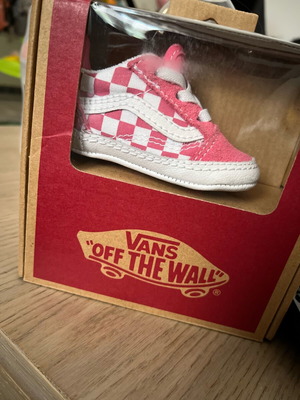 Vans baby shoe pink checkerboard like new, size 16