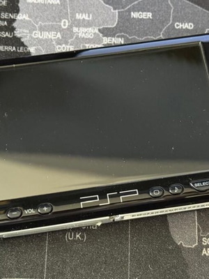 Sony PSP Slim 2000 μεταχειρισμένο με προσαρμοσμένο firmware και αντάπτορα φόρτισης Type-C