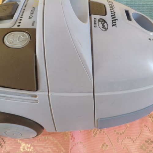 Electrolux CL23 vacuum cleaner 1600W like new