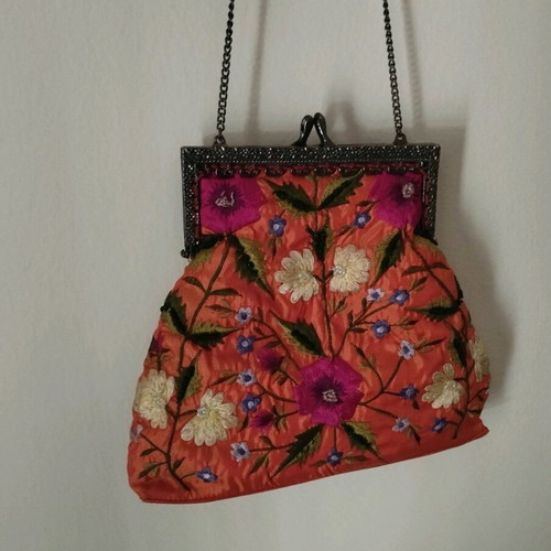 Vintage women's handbag with embroidery and metal frame like new