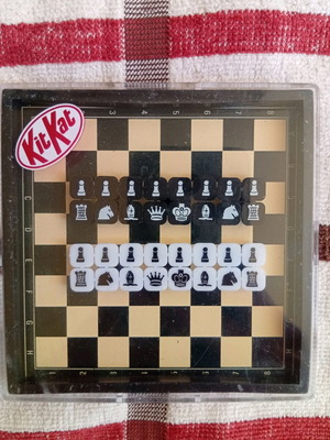Kit Kat portable magnetic chess set like new