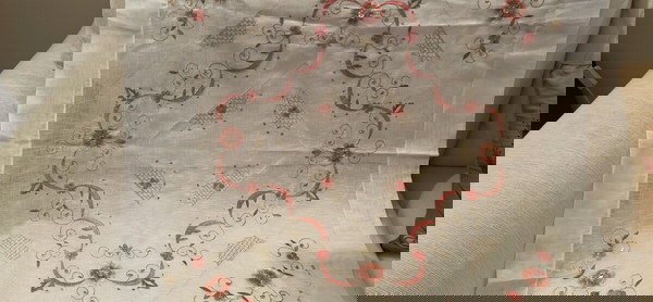 Καρέ τετράγωνο με χρυσοκλωστη και 2 μικρά τετράγωνα .Ολα μαζι