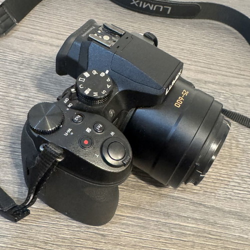 Lumix FZ300 Leica 25-600mm 4K camera with accessories