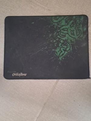 Mouse pad used, Razer style
