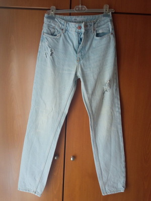 Zara mom style jeans light wash high waist like new, size EUR34