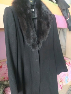 Long wool coat like new with detachable collar, black