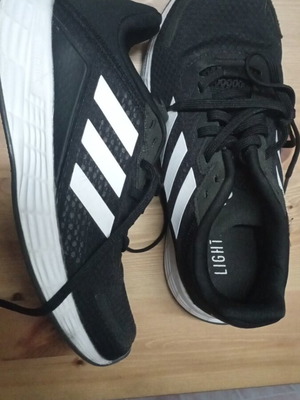 Adidas γυναικεία παπούτσια μέγεθος 36 σαν καινούργια, μαύρα και λευκά αθλητικά