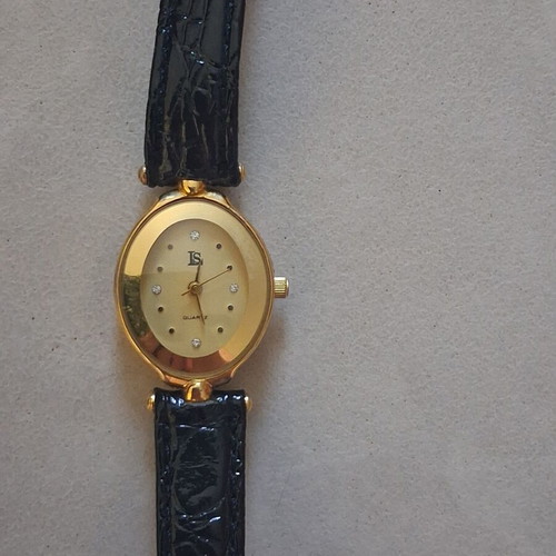 Vintage οβάλ ρολόι χειρός Quartz LS επίχρυσο (18Κ) με στρας και δερμάτινο λουράκι μεταχειρισμένο