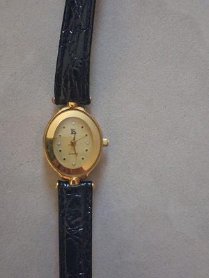 Vintage οβάλ ρολόι χειρός Quartz LS επίχρυσο (18Κ) με στρας και δερμάτινο λουράκι μεταχειρισμένο