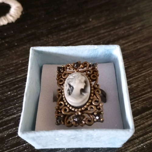 Collectible adjustable ring like new